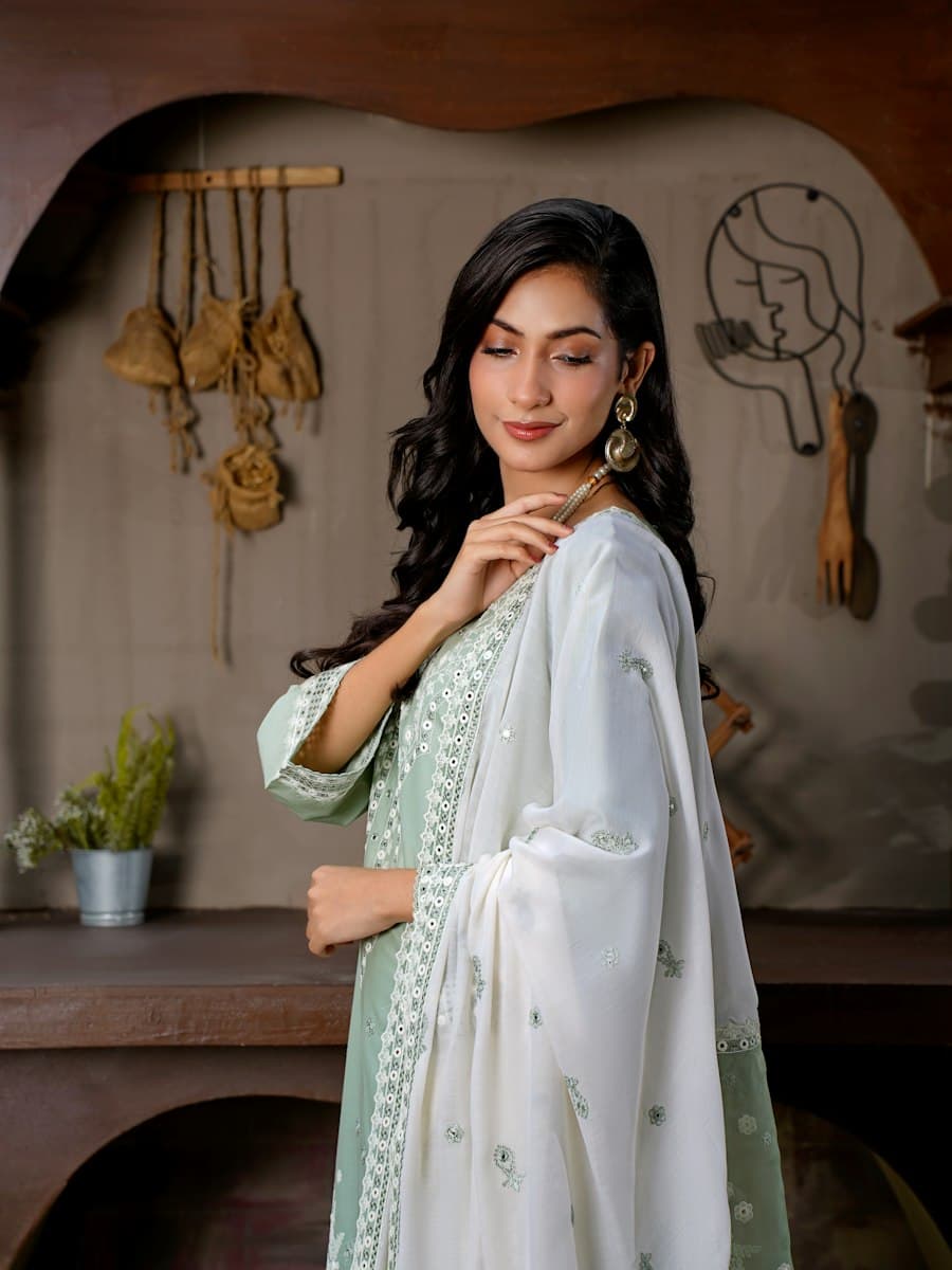 Zoya Embroidered Kurta
